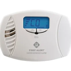 First Alert Dual-Power Plug-In Carbon Monoxide Detector With Digital Display (FAT1039746)