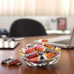 Hershey's Miniatures Assorted Chocolate Candy Party Pack, 35.9 oz (HEC21458)