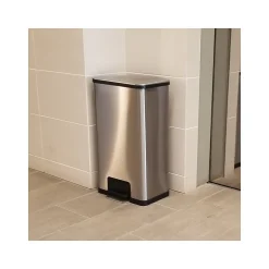 HLS Commercial Stainless Steel Step Trash Can with Hinged Lid, 18-Gallon, Silver (HLS18SS)