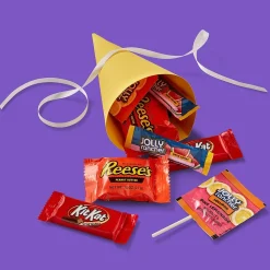 JOLLY RANCHER, KIT KAT and REESE'S Assorted Flavored Snack Size, Candy Party Pack, 34.19 oz (HEC93942)