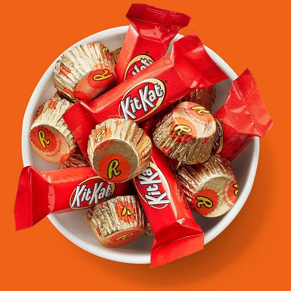 KIT KAT and REESE'S Assorted Milk Chocolate Flavored Miniatures, Candy Party Pack, 33.36 oz (HEC40040)