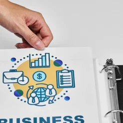 Staples Heavyweight Sheet Protector, 8.5