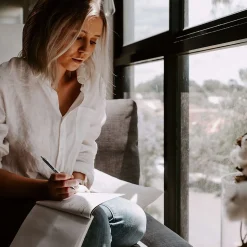 uni-ball Signo 207 Retractable Gel Pen, Fine Point, Black Ink, 5/Pack (1960240)